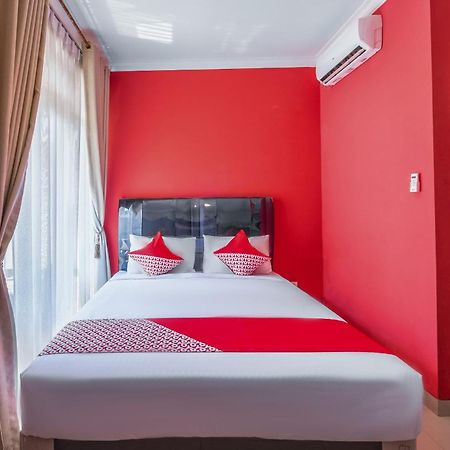 Oyo Collection O 1032 Rahayu Residence Syariah Cirebon Exterior foto